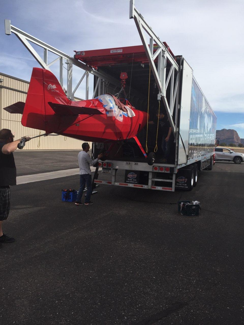 Unloading an aircraft kit